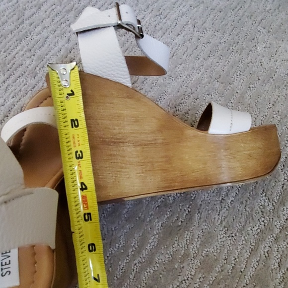 Steve Madden Cream leather straps with wood wedge. - Picture 6 of 8